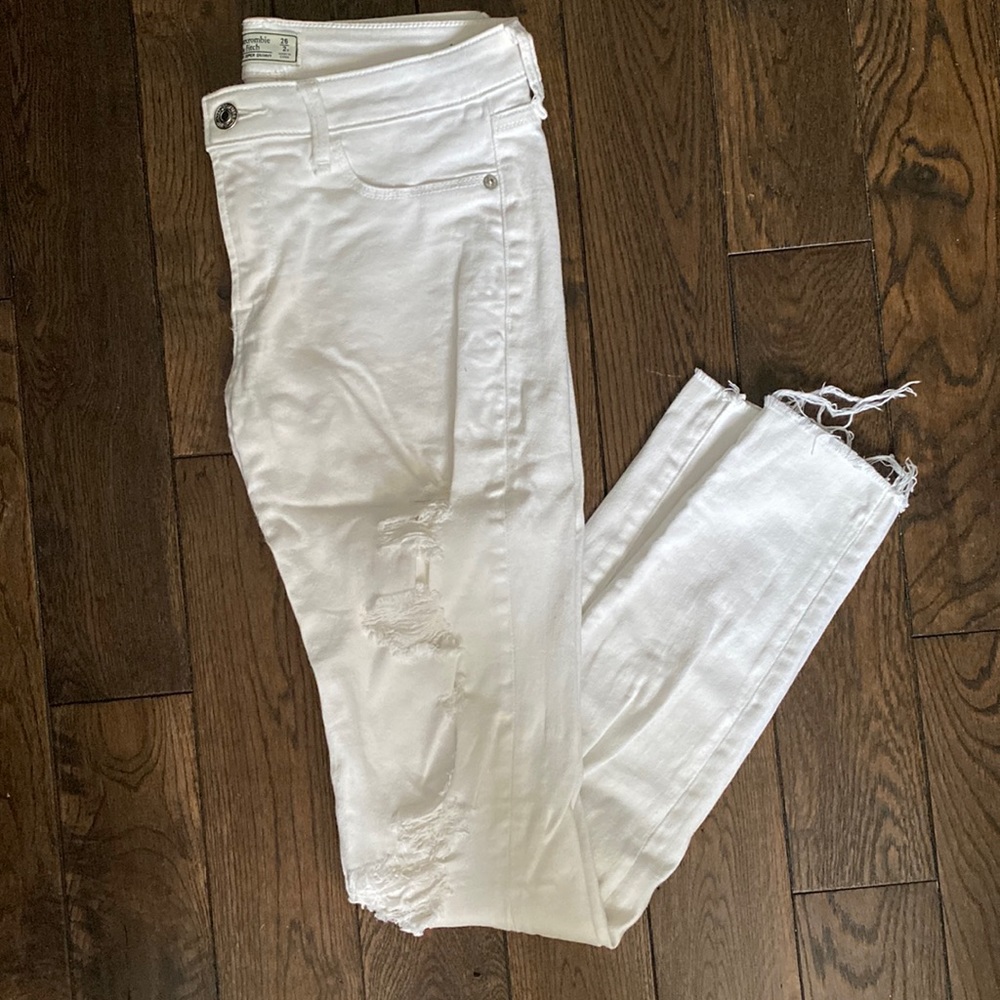 A&F Harper Super Skinny distressed white jeans